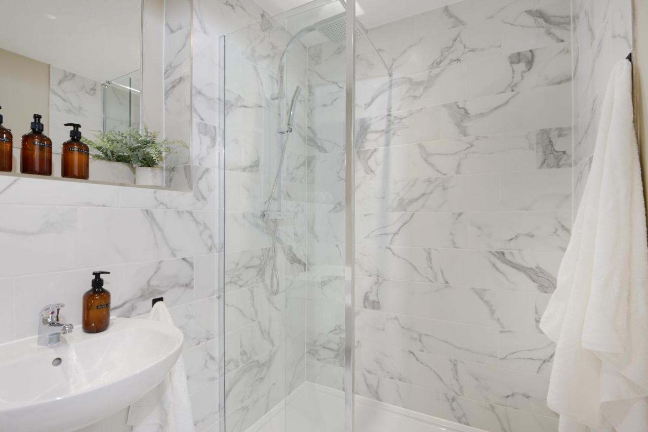 Three - Free Private Car Park - Sleeps 6 - 3 Shower - By Ocean Retreats Apartment Plymouth
