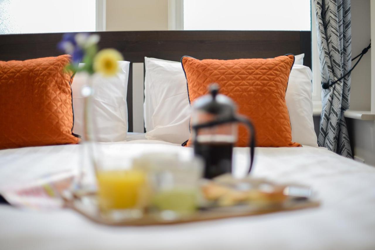 Apartment Three - Free Private Car Park - Sleeps 6 - 3 Shower - By Ocean Retreats Plymouth