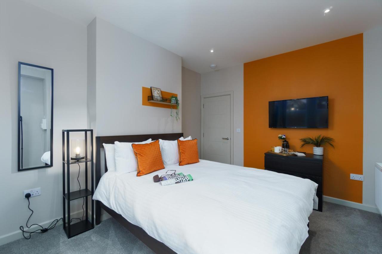 Apartment Three - Free Private Car Park - Sleeps 6 - 3 Shower - By Ocean Retreats Plymouth