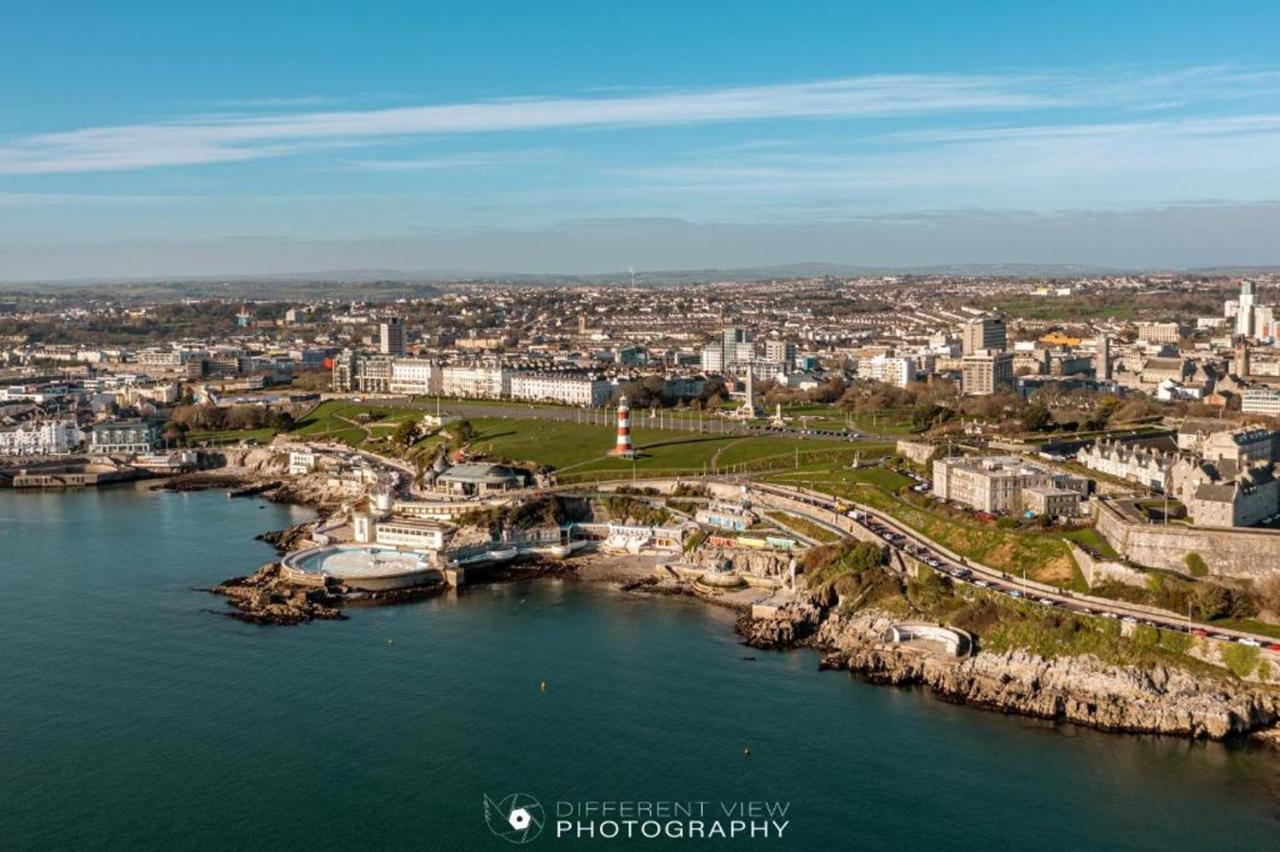 Three - Free Private Car Park - Sleeps 6 - 3 Shower - By Ocean Retreats Plymouth