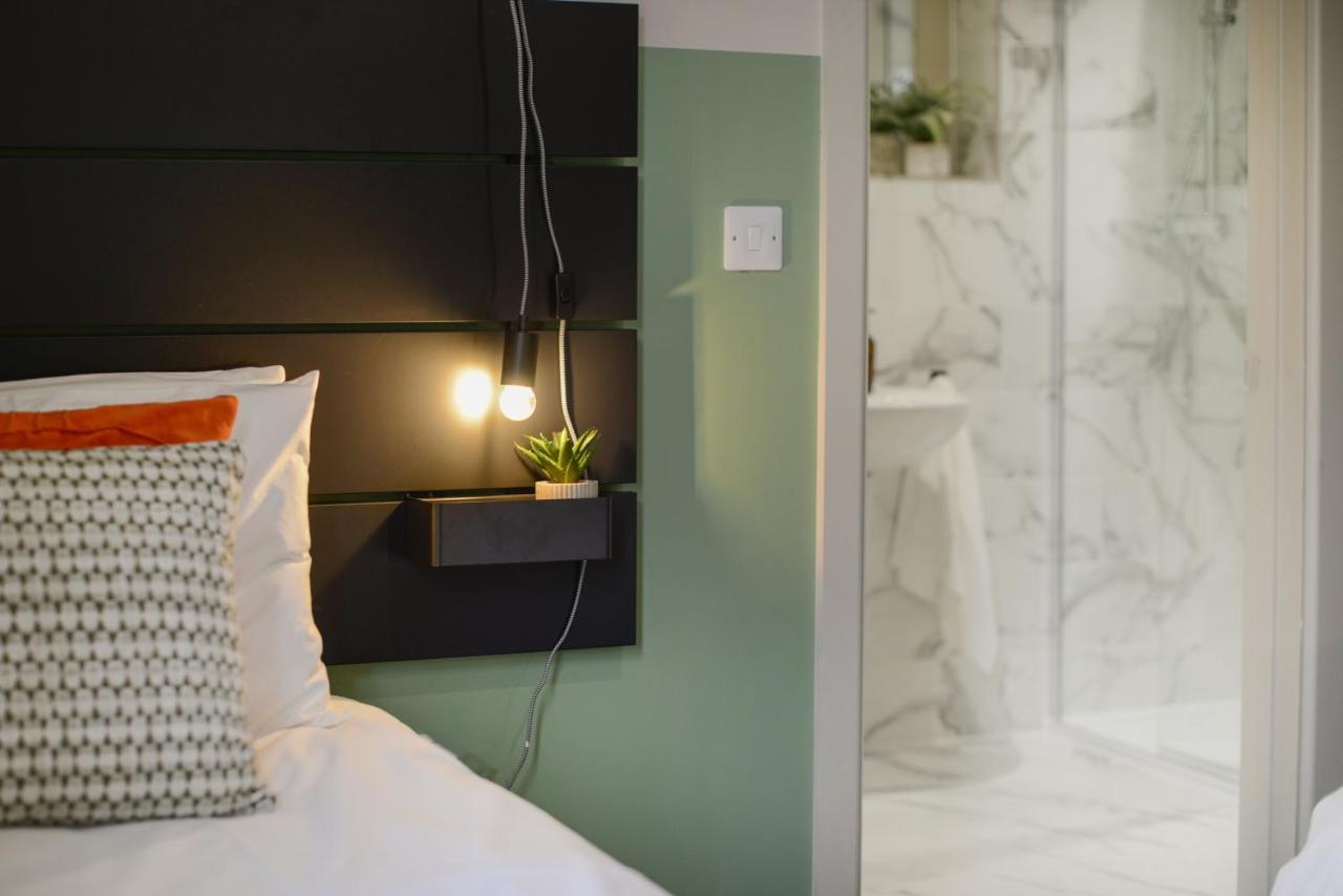 Three - Free Private Car Park - Sleeps 6 - 3 Shower - By Ocean Retreats Plymouth