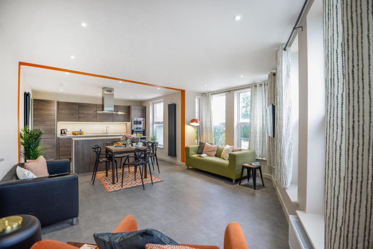 Apartment Three - Free Private Car Park - Sleeps 6 - 3 Shower - By Ocean Retreats Plymouth