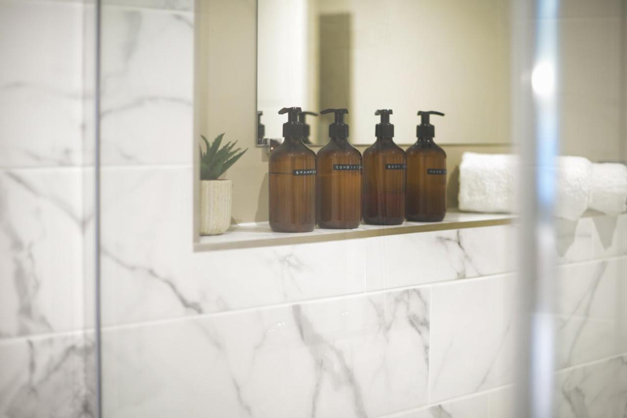 Three - Free Private Car Park - Sleeps 6 - 3 Shower - By Ocean Retreats Apartment