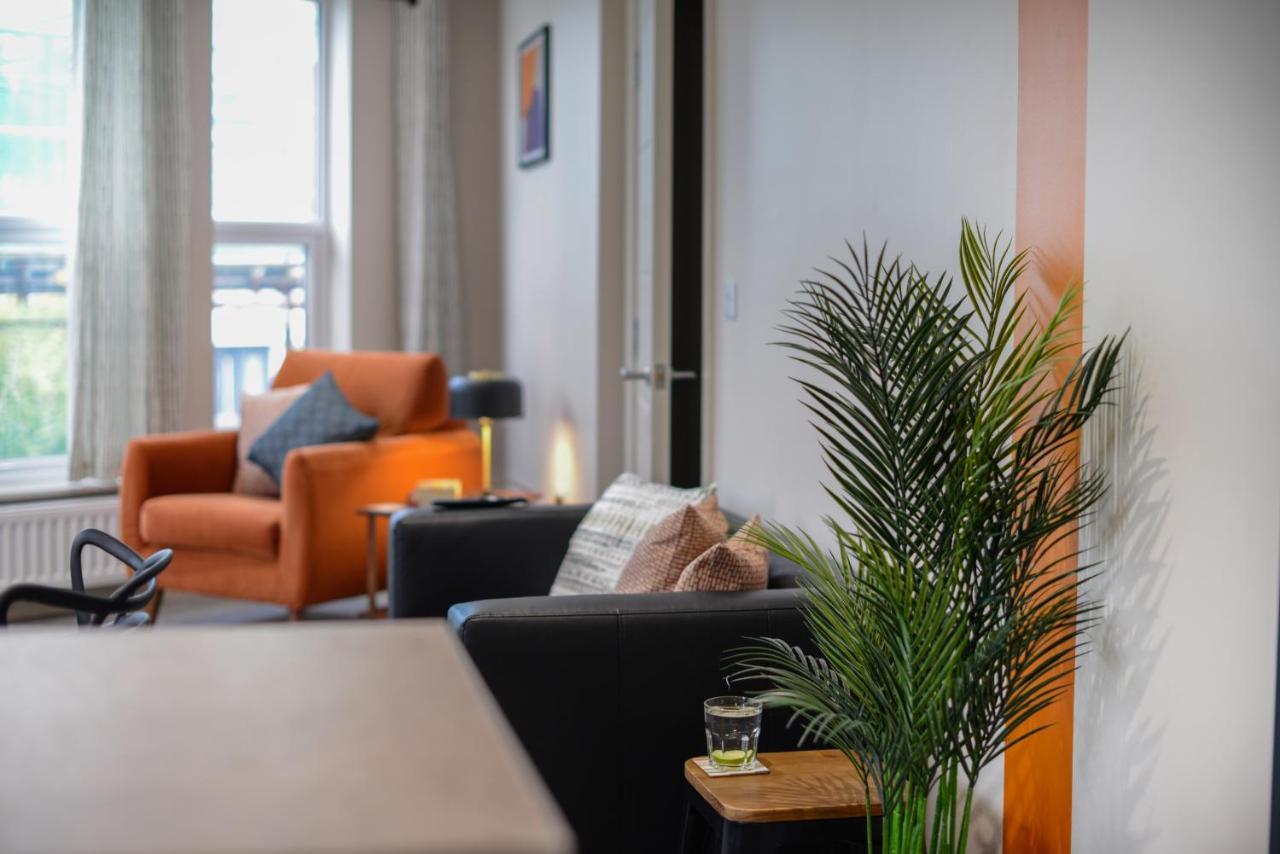 Apartment Three - Free Private Car Park - Sleeps 6 - 3 Shower - By Ocean Retreats