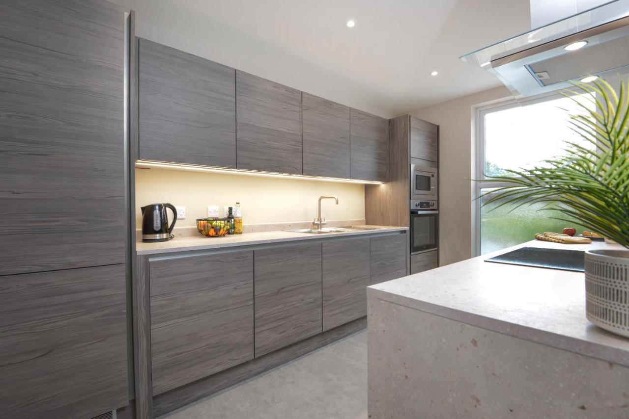 Three - Free Private Car Park - Sleeps 6 - 3 Shower - By Ocean Retreats Apartment