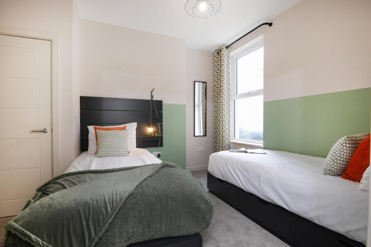 Three - Free Private Car Park - Sleeps 6 - 3 Shower - By Ocean Retreats Apartment Plymouth