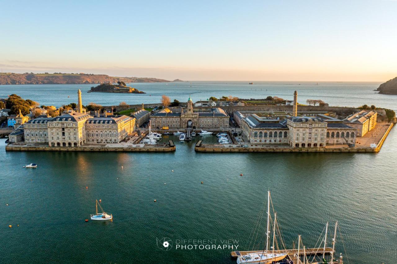 Three - Free Private Car Park - Sleeps 6 - 3 Shower - By Ocean Retreats Apartment Plymouth