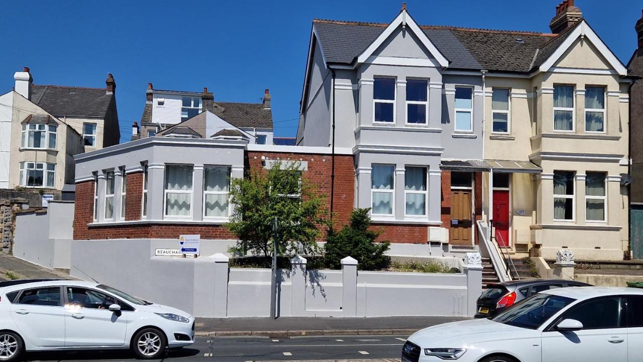Three - Free Private Car Park - Sleeps 6 - 3 Shower - By Ocean Retreats