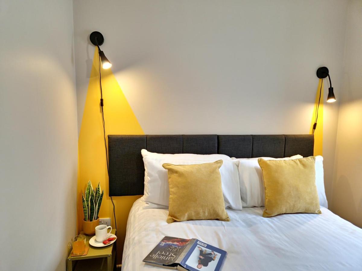 Apartment Three - Free Private Car Park - Sleeps 6 - 3 Shower - By Ocean Retreats *